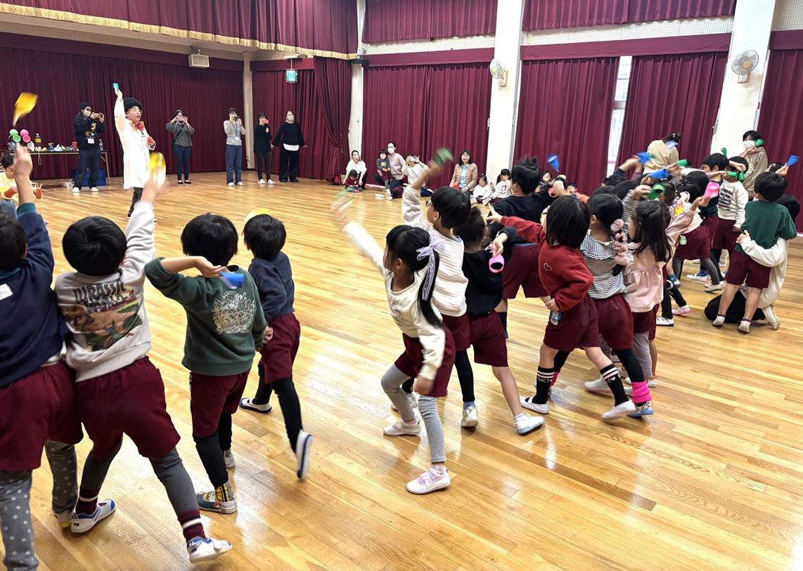 「紙ひこうきづくり」プログラム